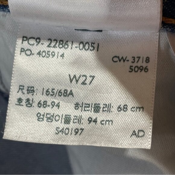 Levi’s Wedgie Icon Jeans Women’s Size 27 Blue Distressed Tapered Leg Raw Hem - Picture 6 of 16